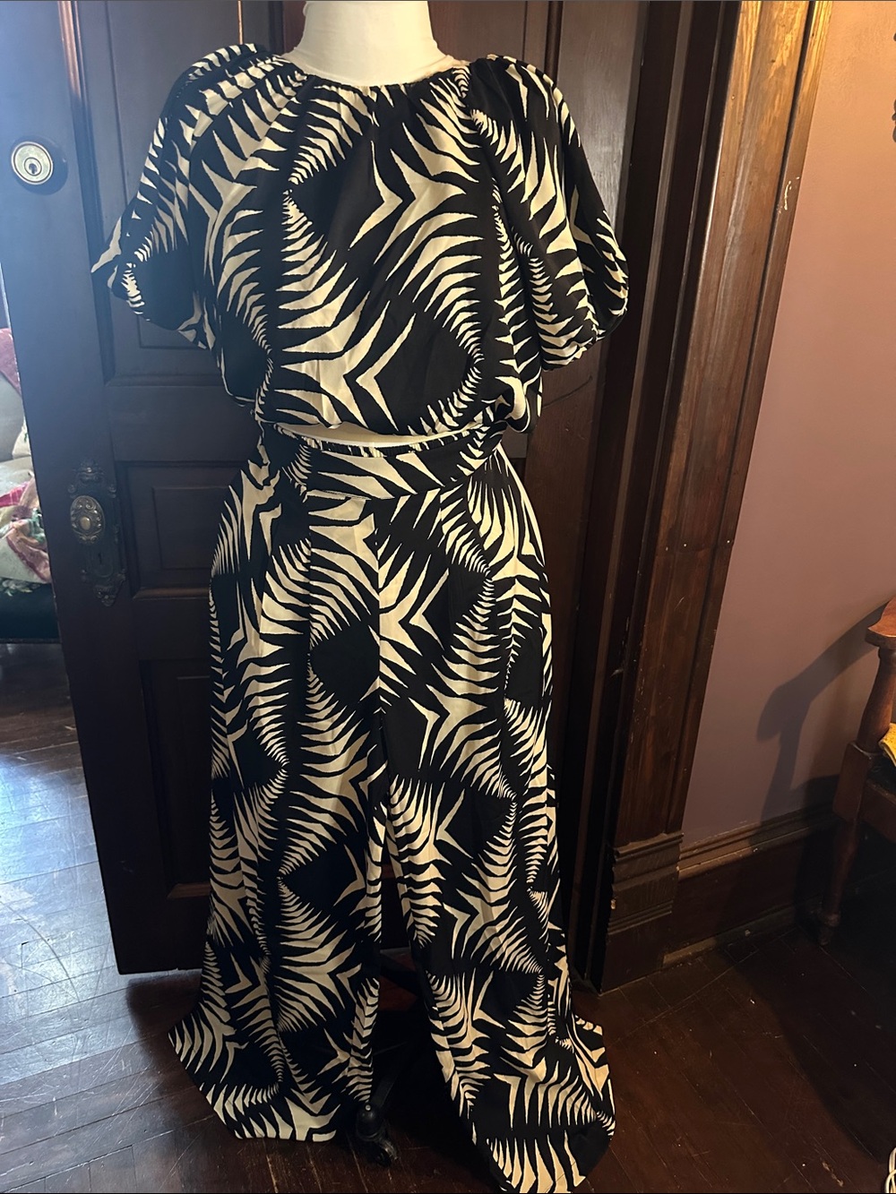 Super Cute 60’s Beach Pajama Cocktail Set - Black and White Palm Print